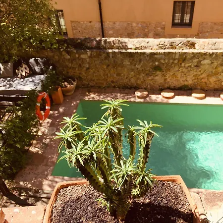 Allotjament i esmorzar Casa Migdia 4*