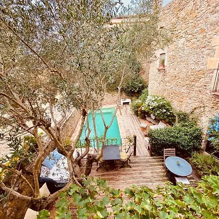 לינה וארוחת בוקר Casa Migdia 4*