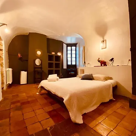 Casa Migdia לינה וארוחת בוקר 4*