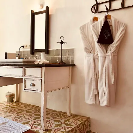 לינה וארוחת בוקר Casa Migdia 4*