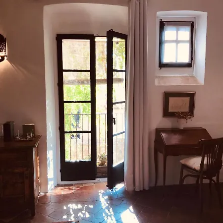 Casa Migdia 3* Sant Jordi Desvalls
